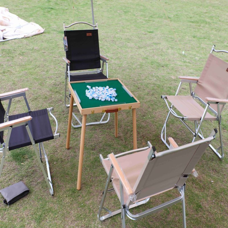 Factory direct sales Foldable game table and easy to place mahjong table Outdoor recreation table