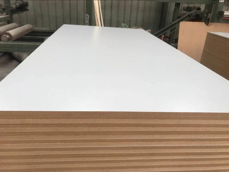 wholesale  quality 3mm  5mm 6mm 9mm 12mm 15mm 18mm fibreboards white laminated melamine faced wood mdf hdf board for Furniture