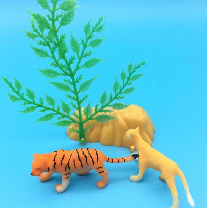 Manufactory Supplier 12 pcs Mini Plastic 3d Animals Wildlife Plastic toy animals For Promotion Crafts Gifts