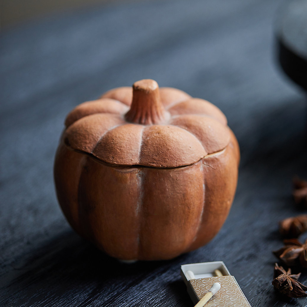 New design modern decoration pumpkin shape candle vessels custom cement scented candle jars with lid