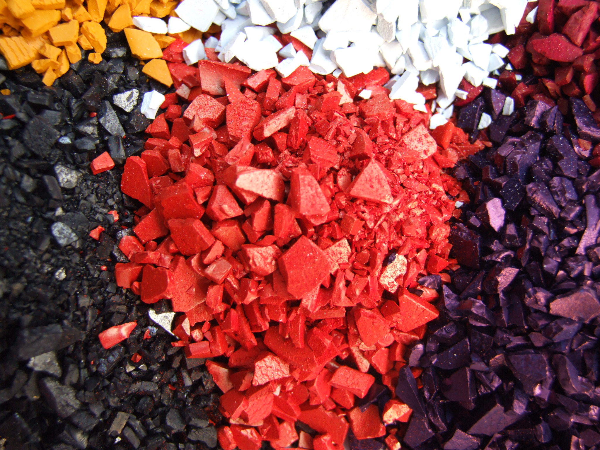 Organic pigments  Red (P.Red 146) --NC pigment chips