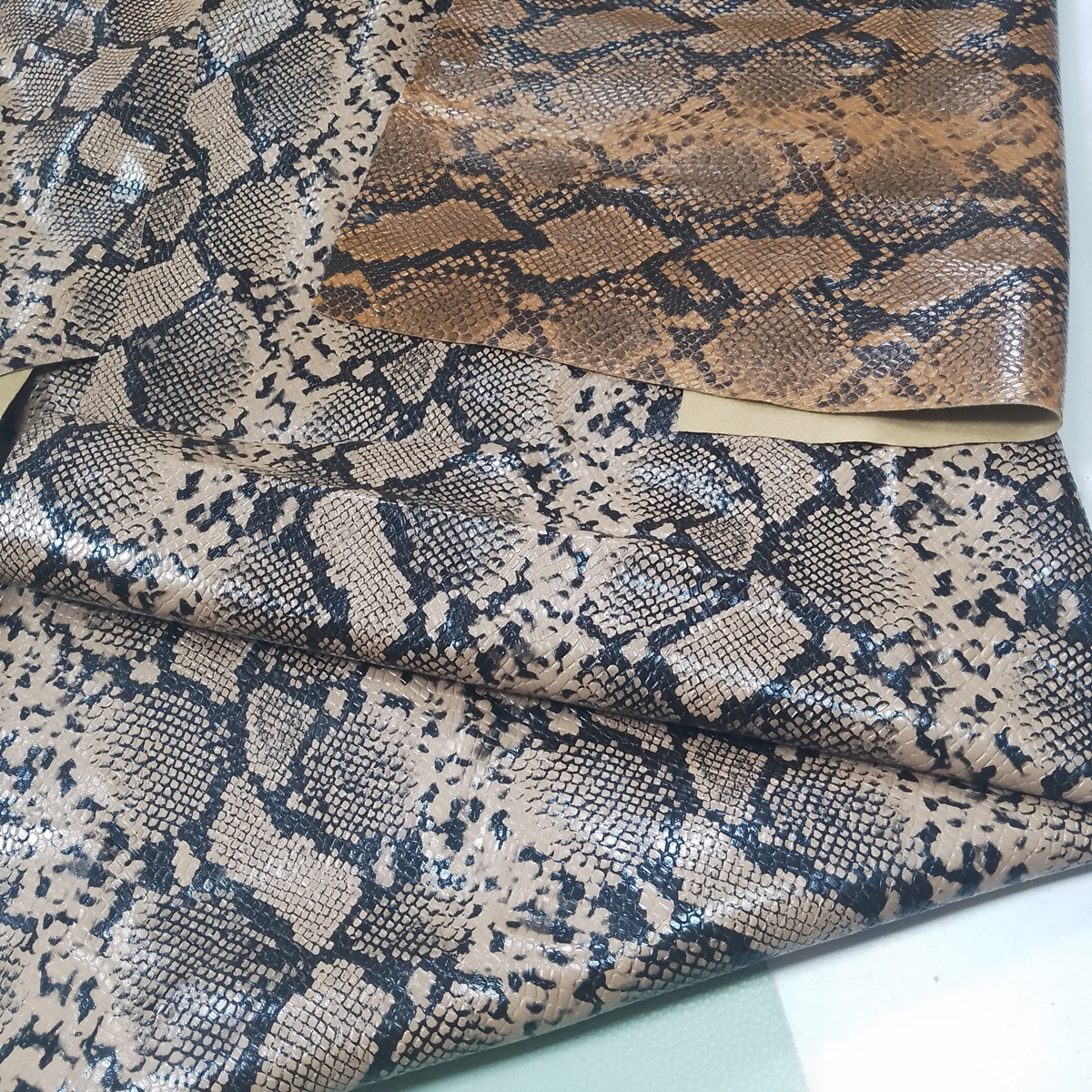 Cloth PU fabric Little stretch PU leather embossed snake pattern faux leather