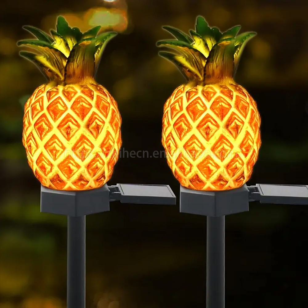 New Design Outdoor IP65 Waterproof Pineapple Cactus Resin Decorative Solar Power Garden Lawn Light for Garden Decoration