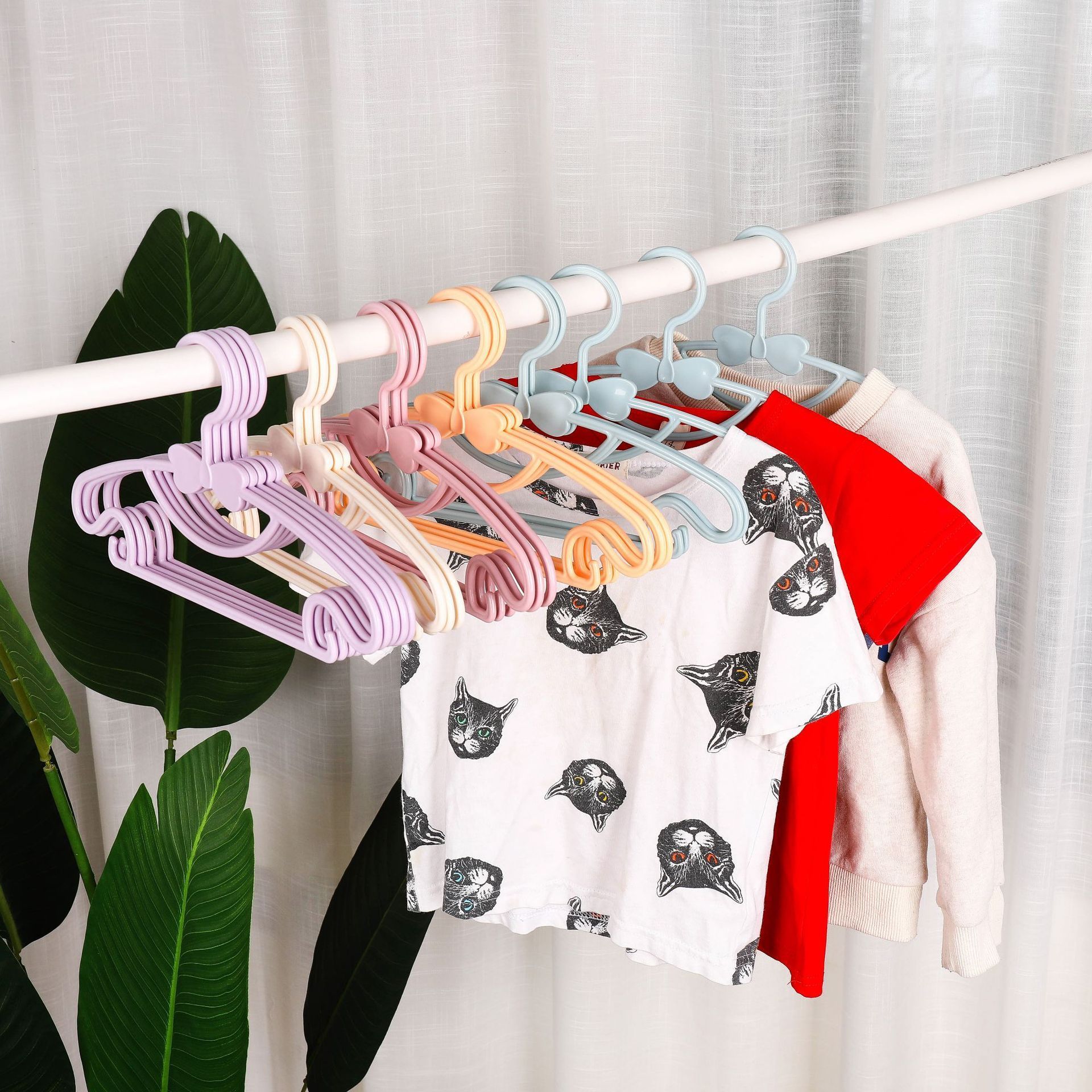 Portable Plastic Display Hangers Windproof Children Baby Kids Clothes Coats Hanger Racks Clothing Organizer