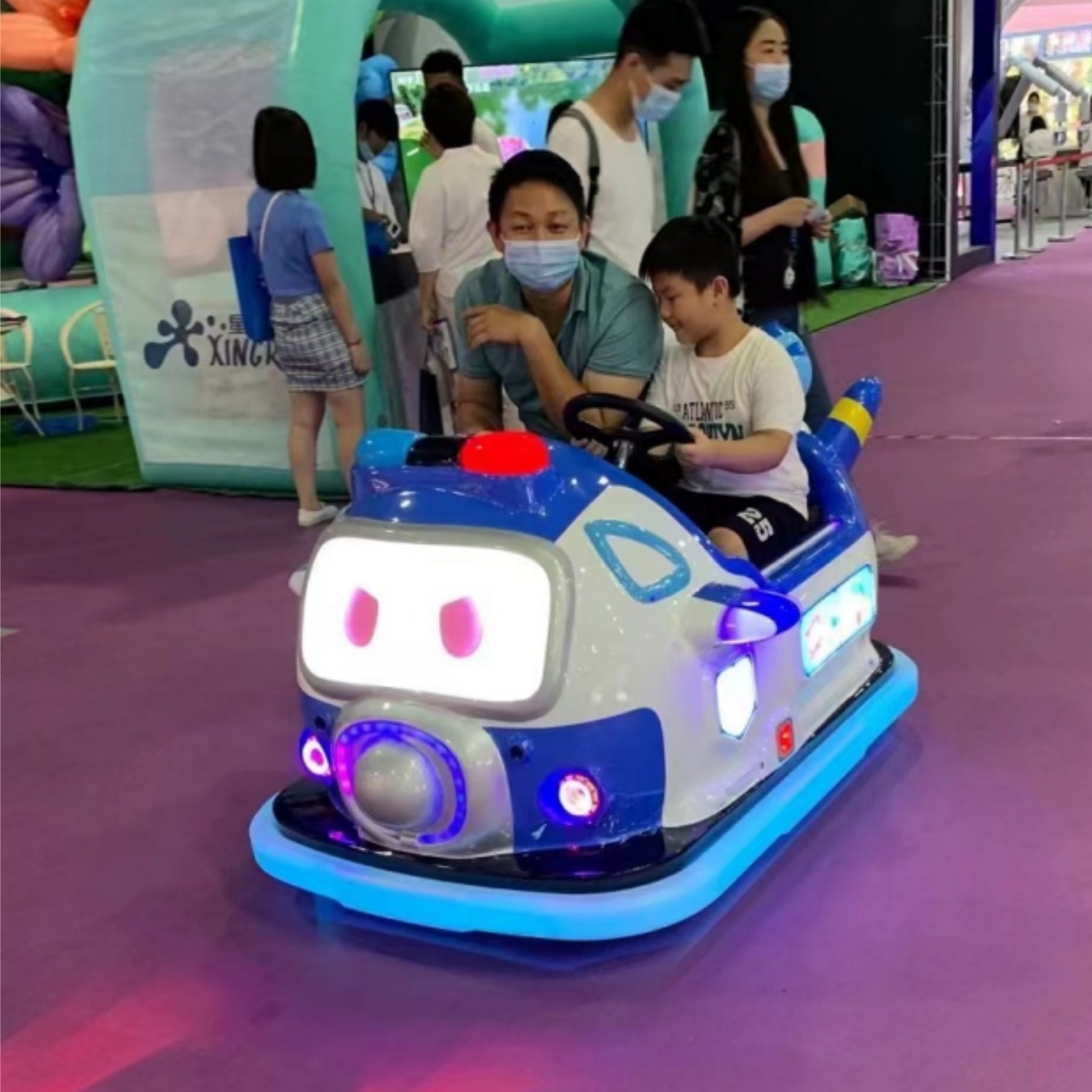 Newly IP Image Commercial Shopping Mall  Fiberglass Body Electric Battery Bumper Cars For Kids And Adults