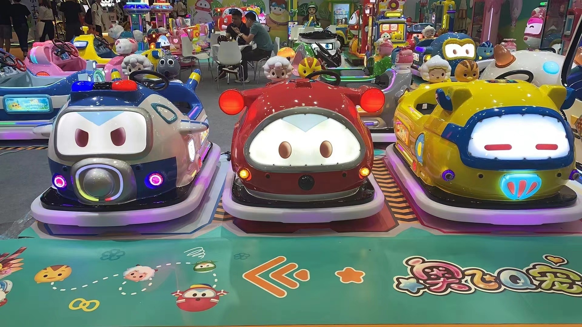 Newly IP Image Commercial Shopping Mall  Fiberglass Body Electric Battery Bumper Cars For Kids And Adults