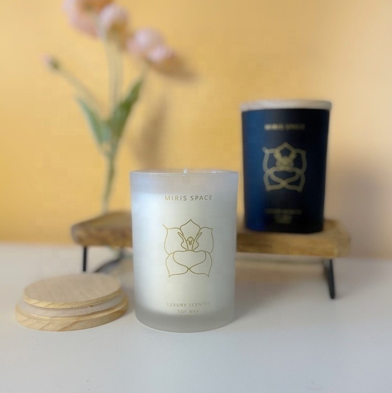 Aroma Therapy Candles Handmade Flat Top Wooden Lid Custom Print Logo Frosted Glass Jar Scented Candle