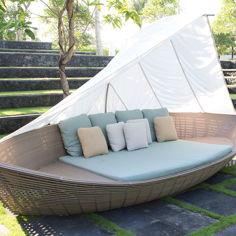 Outdoor rattan bed casual round bed open-air patio Rattan sofa bed Creative Villa resort furniture outdoor