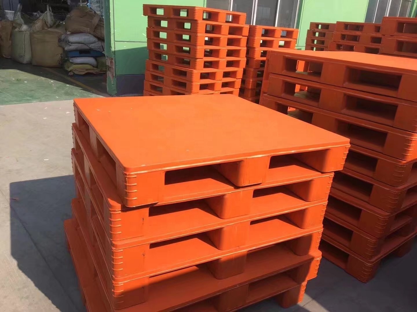 Heavy duty reusable virgin HDPE hard solid flat top closed deck plastic pallet food grade hygenic plastic pallet