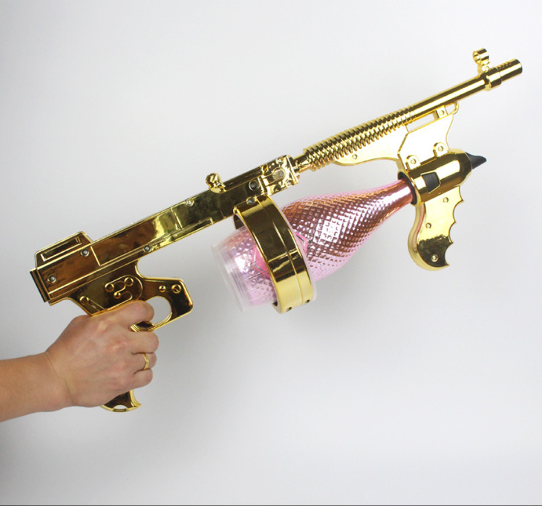 Factory Price Light Up Wine Decanter Beer Gun Shooter Alcohol Gun Shooter Luxury Champagne Spray Gun