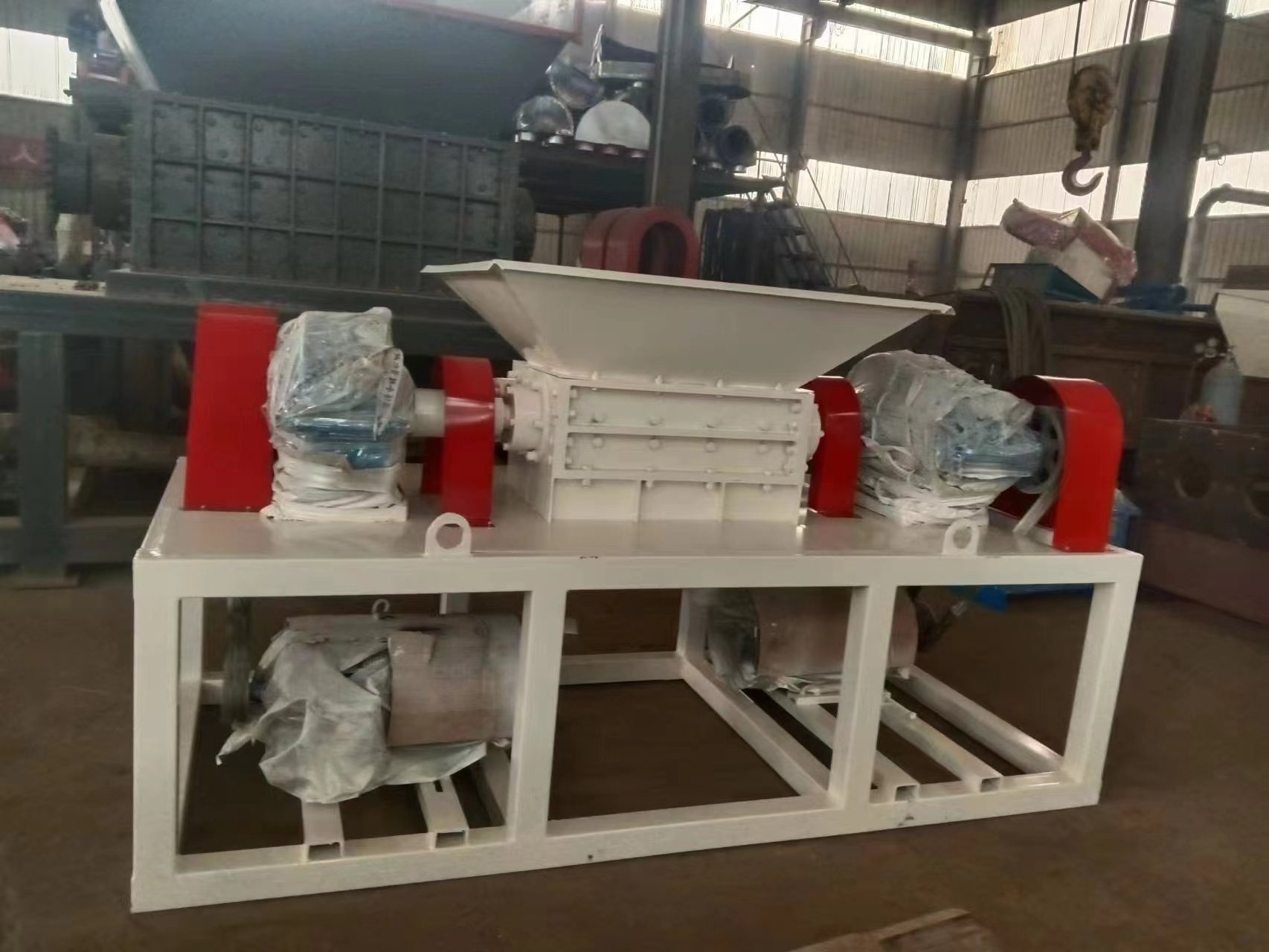 Ual-Axis Shredder Scrap Iron Skin Color Steel Tile Paint Bucket Multi-Functional Crushing Equipment