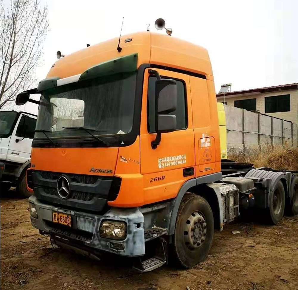 Selling Mercedes-Benz used tractors at a low price