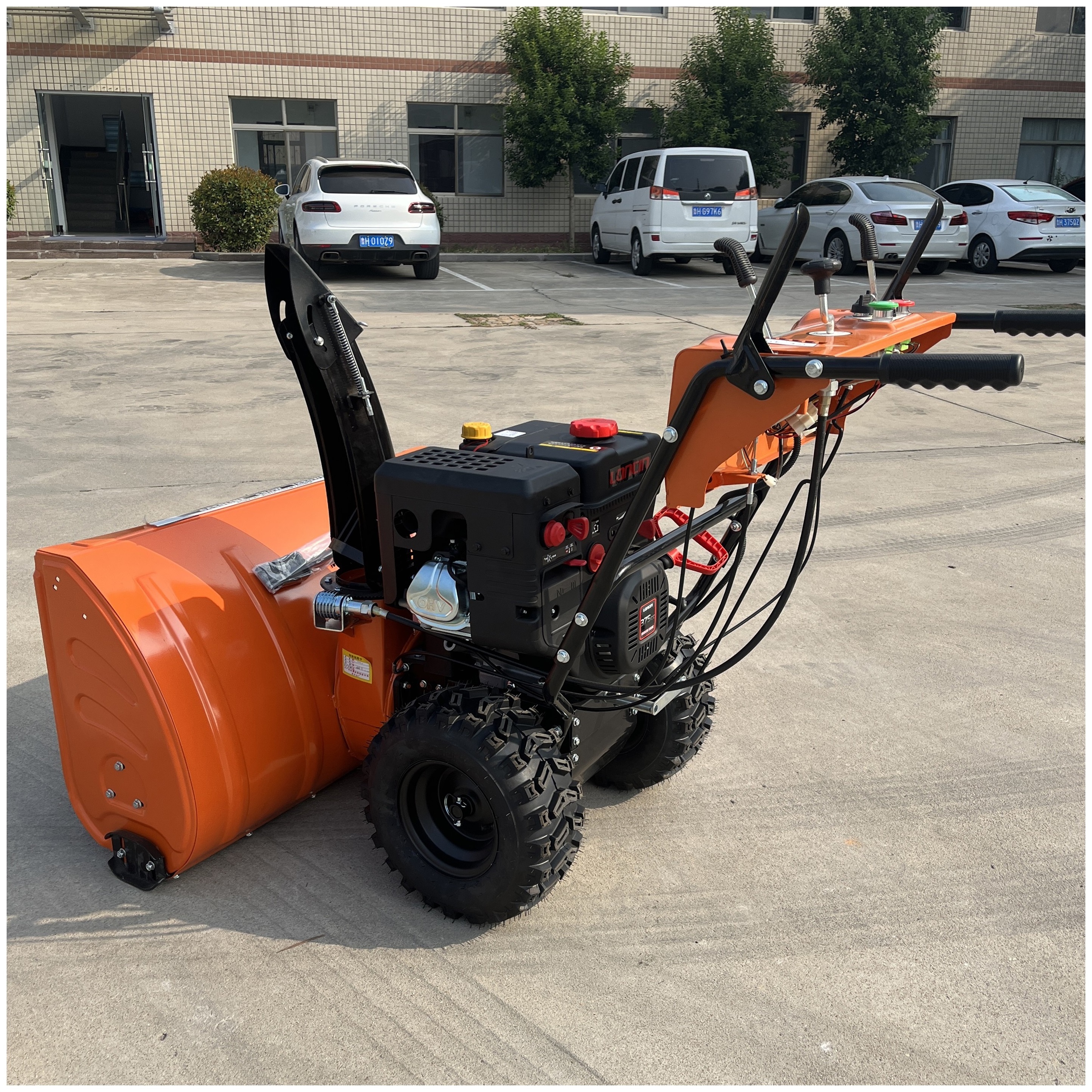 Light Weight 6.5HP Snow Blower 56cm Clearing Width Gasoline Snowplow Snow Thrower With 10m Throw Distance