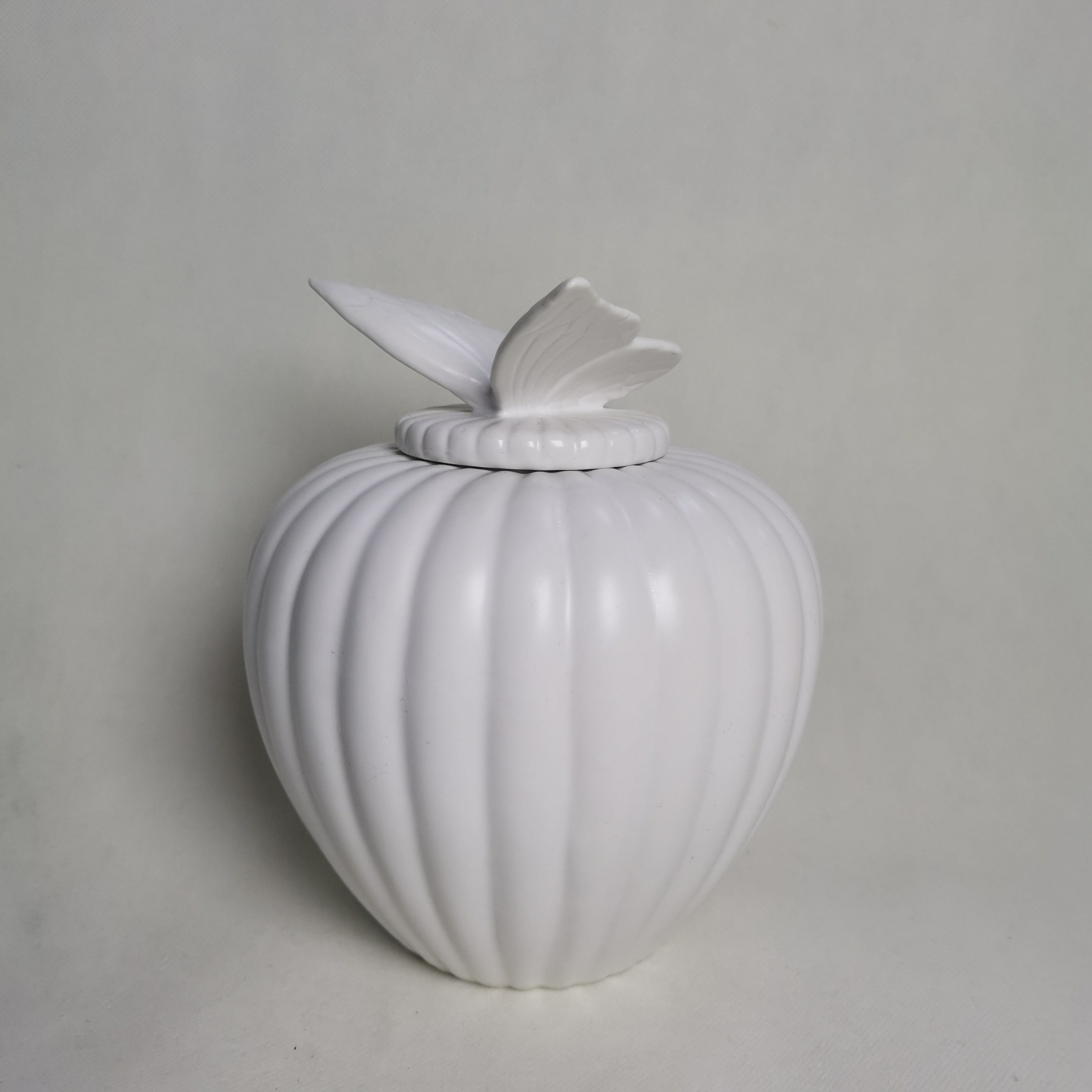 Ceramic pet urn with textured butterfly wing lid