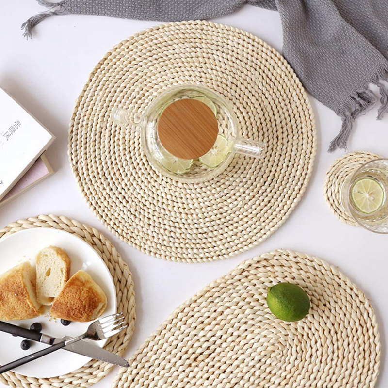 Round Woven Placemats Corn Husk Place Mats and Coaster Set Braided Rattan Charger Plates for Wedding Kitchen Dining Table