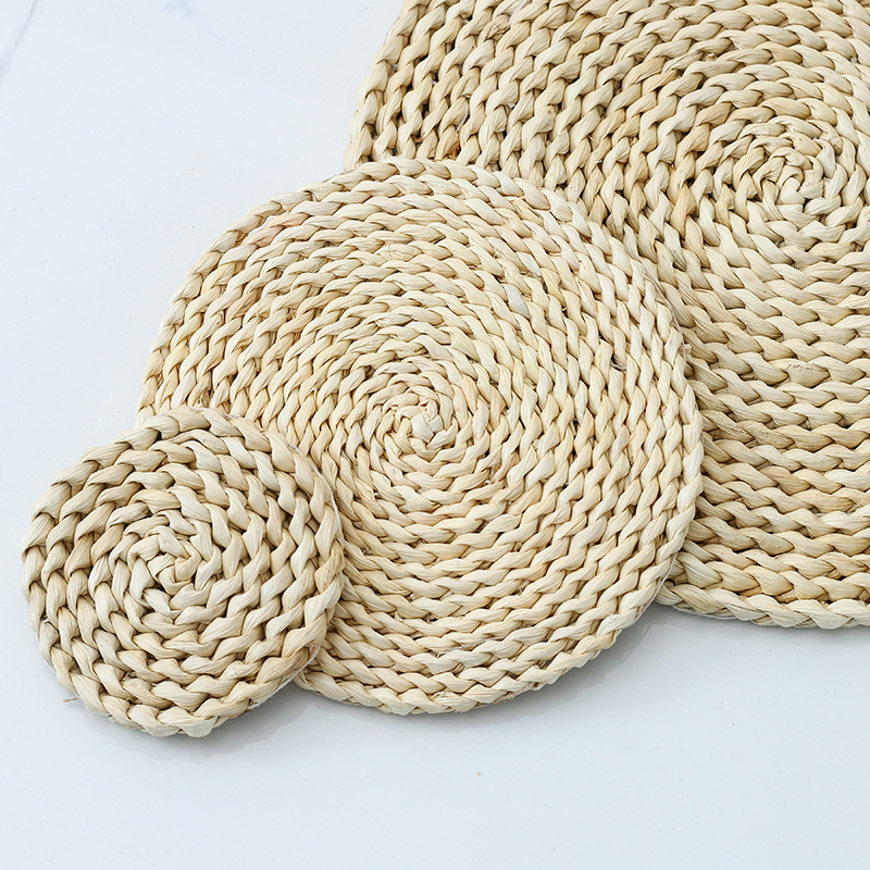 Round Woven Placemats Corn Husk Place Mats and Coaster Set Braided Rattan Charger Plates for Wedding Kitchen Dining Table