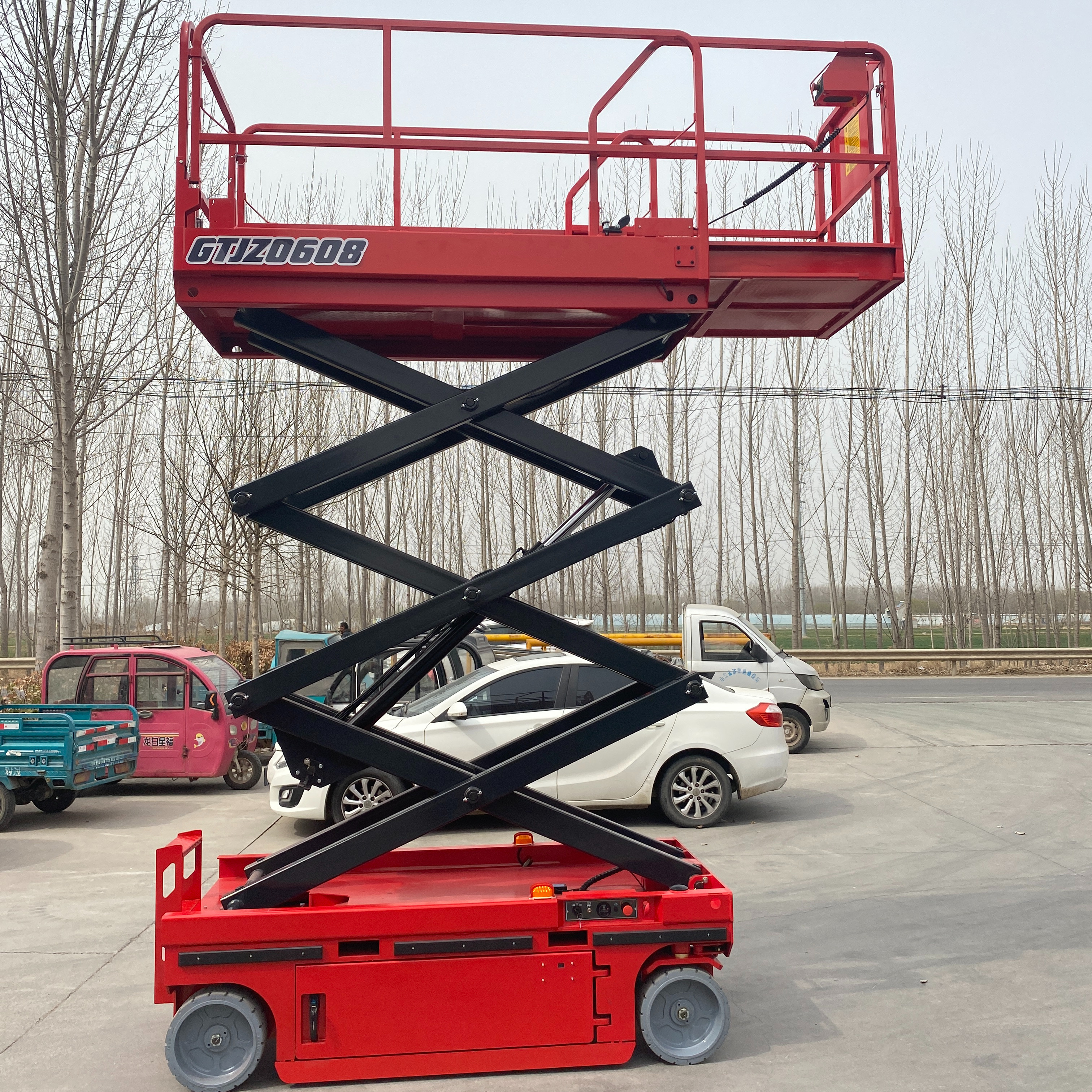 P-10 4-18m Rough terrain self propelled track scissor lift mobile hydraulic electric lifting scaffold work platform