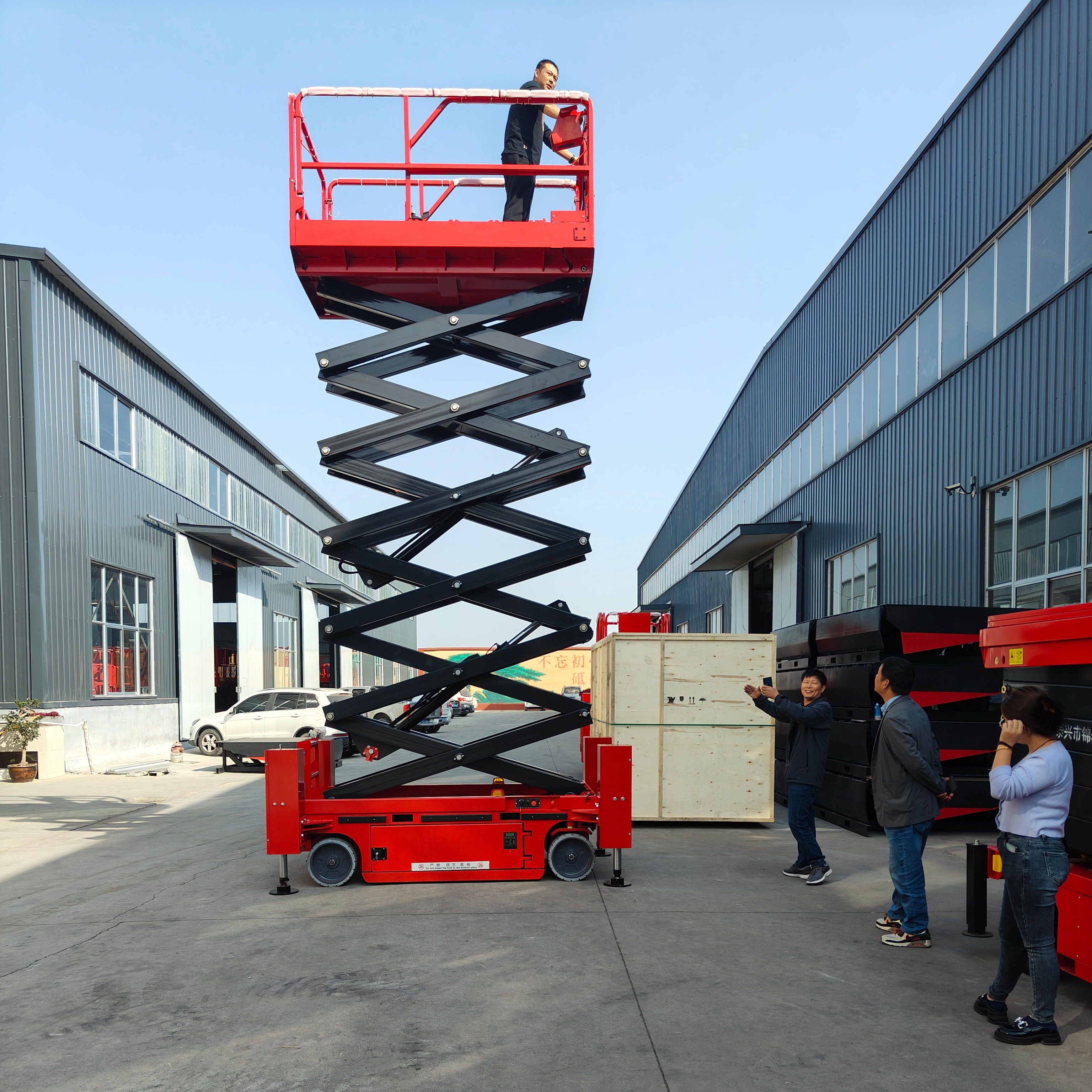 P-10 4-18m Rough terrain self propelled track scissor lift mobile hydraulic electric lifting scaffold work platform