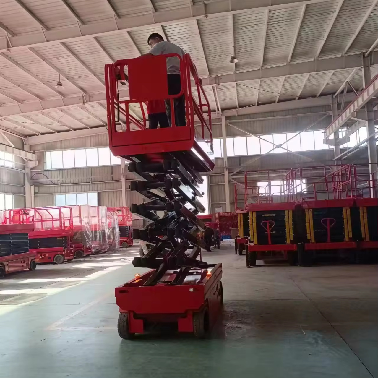 P-10 4-18m Rough terrain self propelled track scissor lift mobile hydraulic electric lifting scaffold work platform