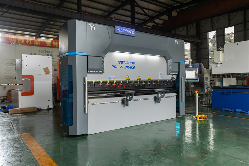 RAYMAX Electric Servo Motor Automatic Panel Bender Center Sheet Metal CNC System Control Bending Machine