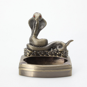 Wholesale Creative Animal Metal Cigarette Ashtrays Lighter Zodiac signs smoking accessories Cobra Snake shape cigar ashtray