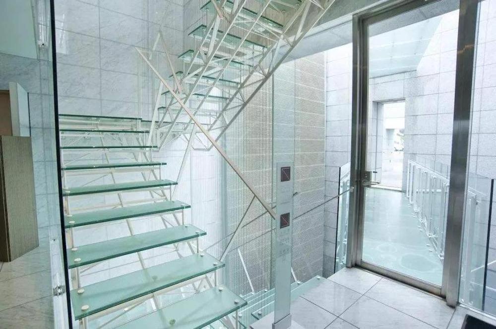 Custom Design Inside Home Used Metal Glass Round Shaped Floating Stairs laminated Tempered Glass Curved Spiral Staircase