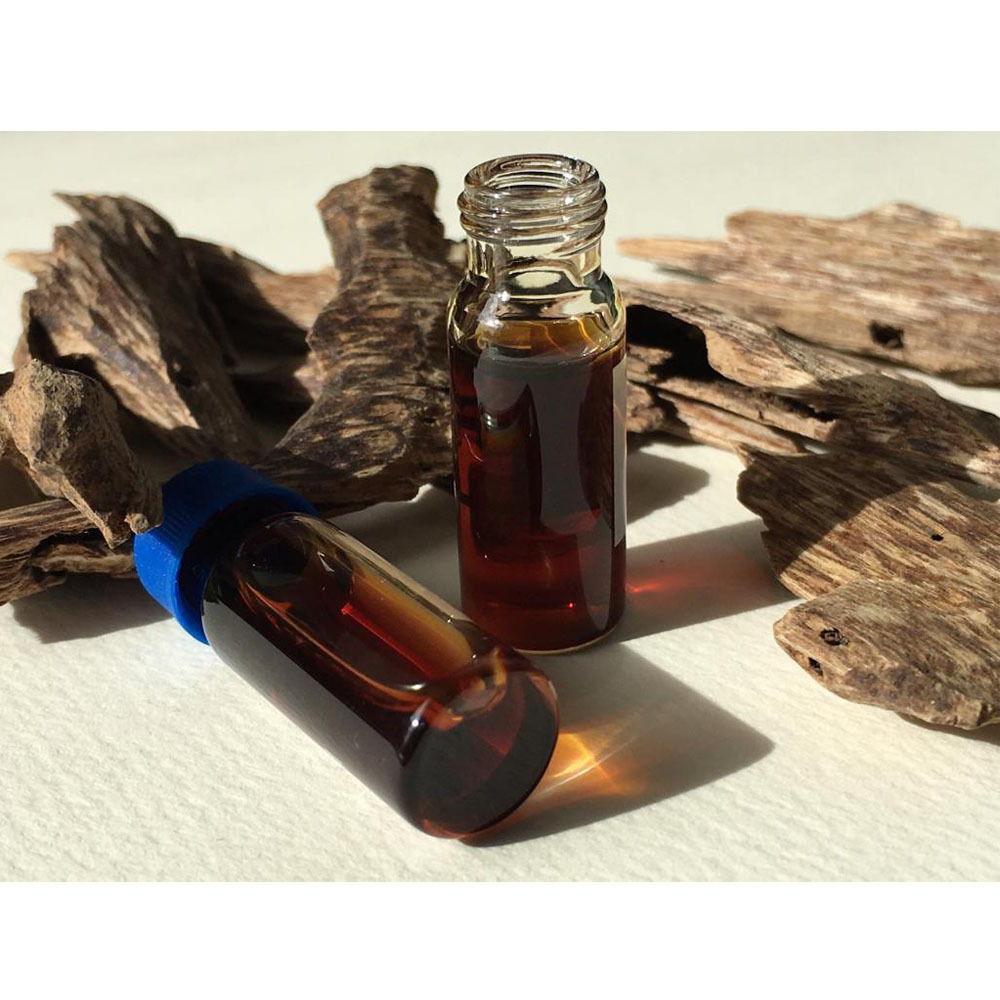 2019 Hot selling wholesale bulk price pure natural agar wood oil therapeutic grade oud agarwood essential oil