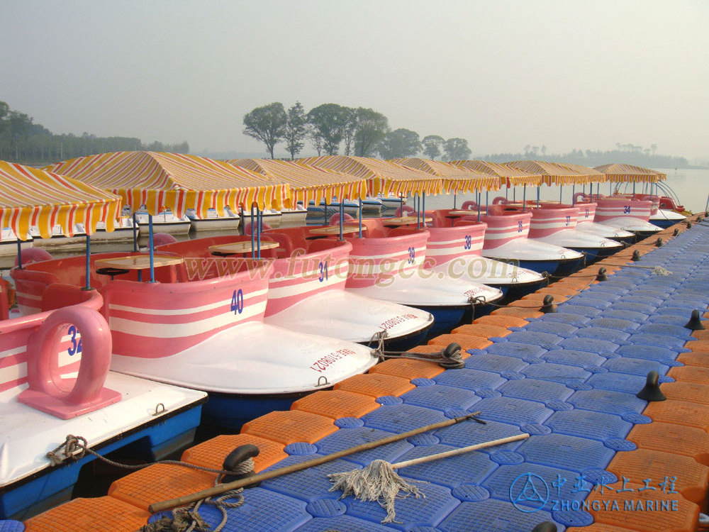 Boat floating platform pontoon dock