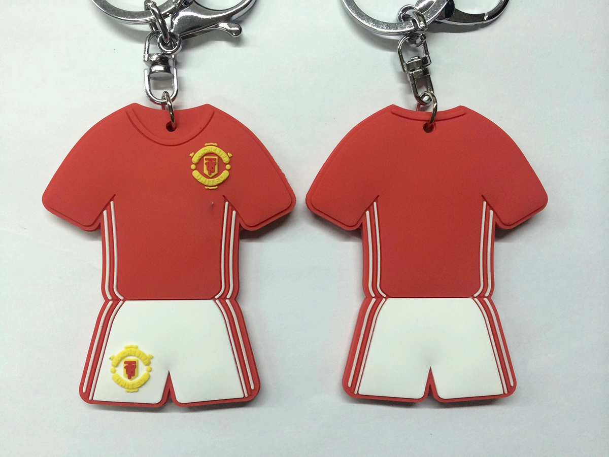 Wholesales 3D Football Keychain Sport T-shirt Messi Ronaldo KeyChain Pvc Rubber Key Ring