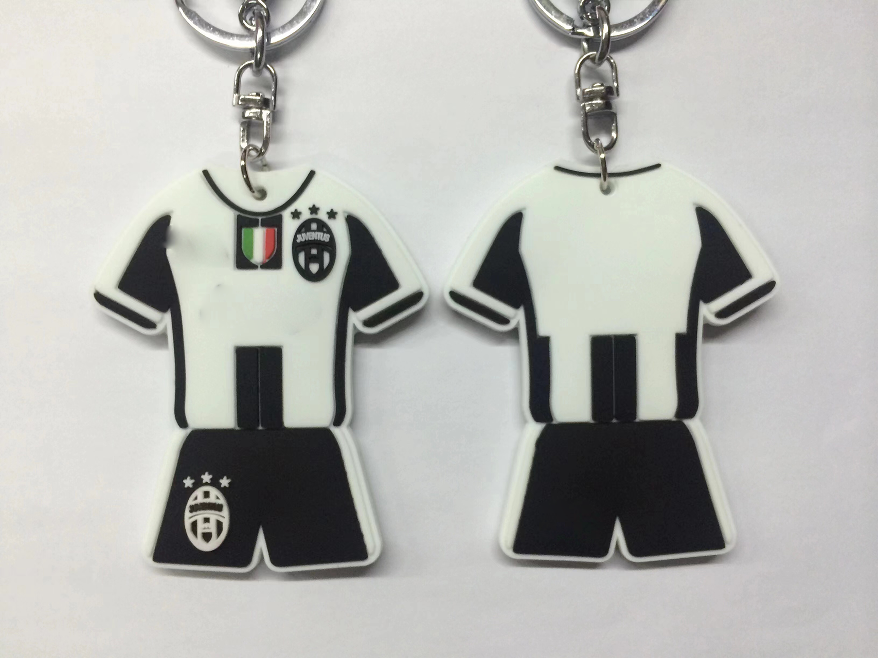 Wholesales 3D Football Keychain Sport T-shirt Messi Ronaldo KeyChain Pvc Rubber Key Ring