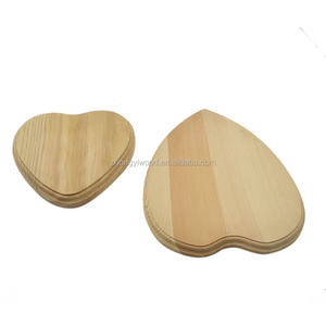 2022 New China original designed  pine wood heart shaped wall pendant for decoration