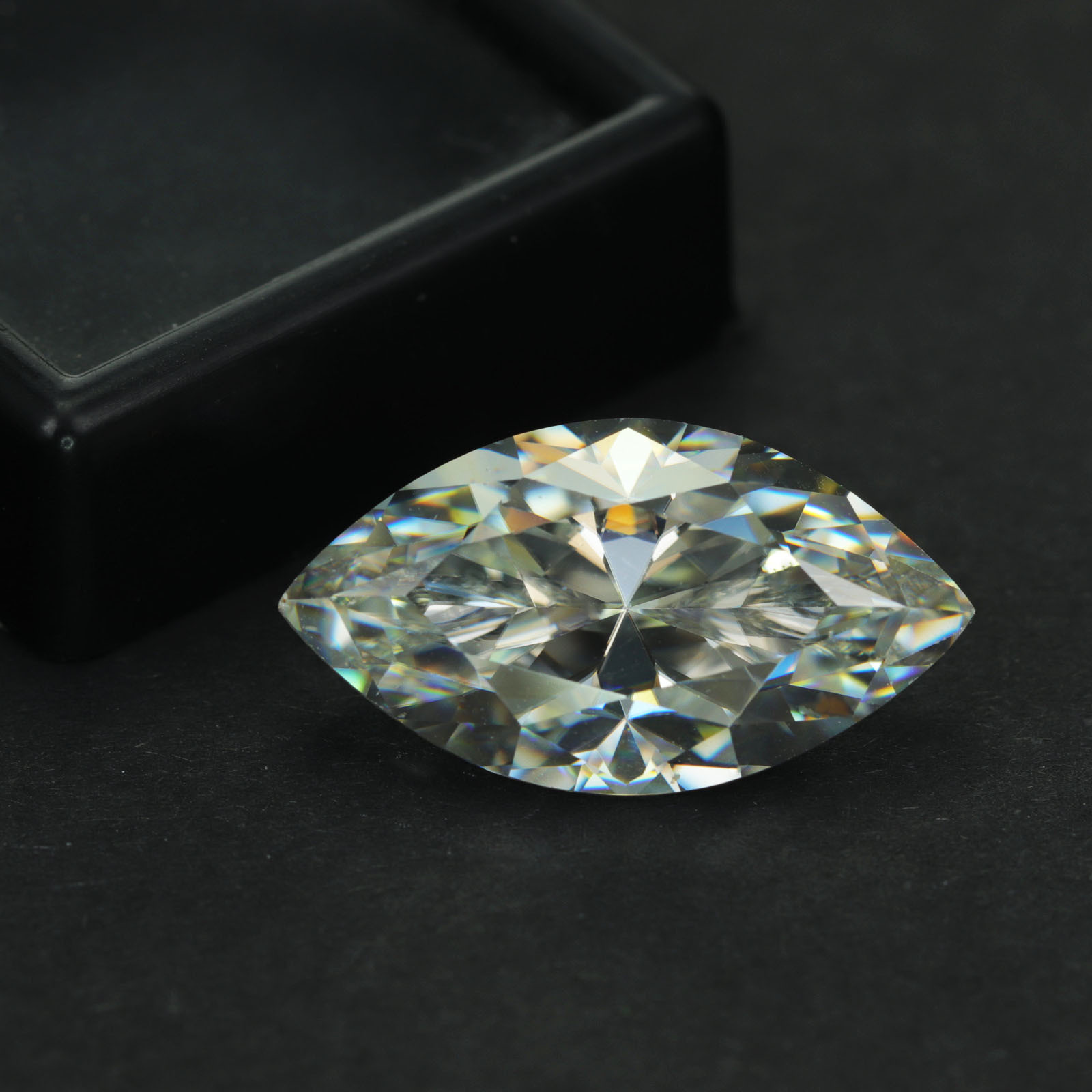 ZHUANGYEE Wholesale DEF Color Marquise Cut VVS Moissanite Loose Diamond GRA Certificate Diamond