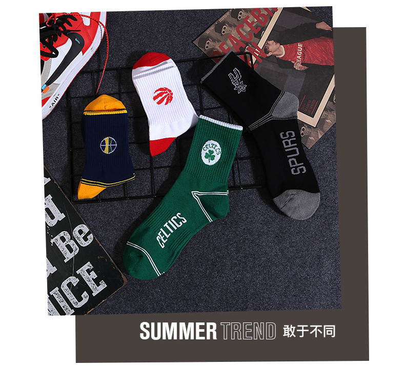 Factory basketball sports socks wholesale fall winter new mid-high tube pure cotton sweat-absorbent comfortable team logo socks