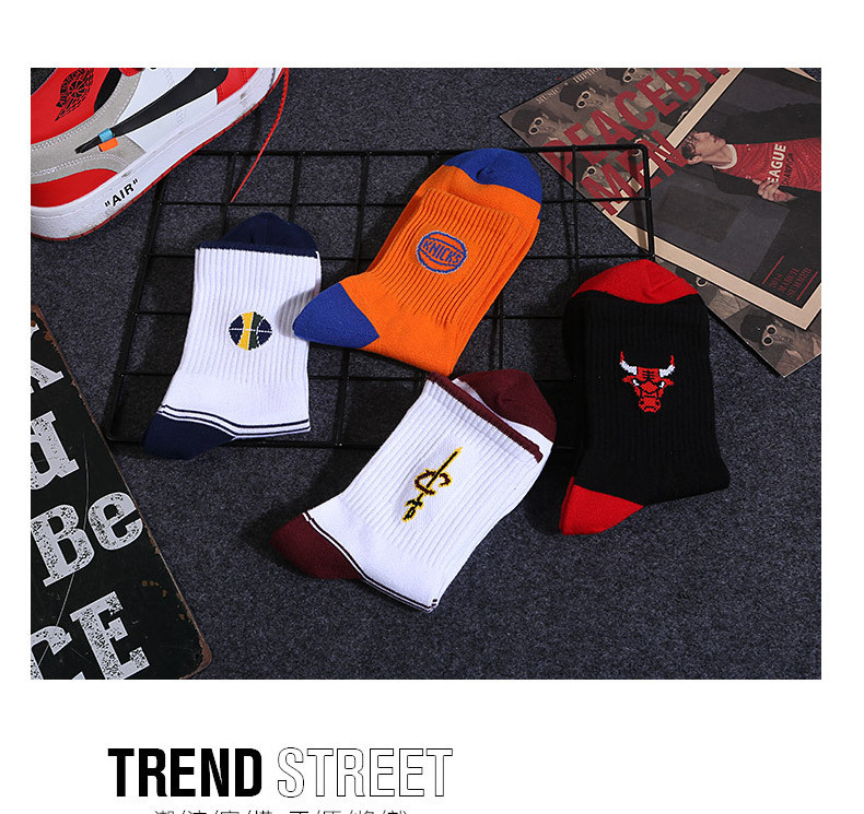 Factory basketball sports socks wholesale fall winter new mid-high tube pure cotton sweat-absorbent comfortable team logo socks