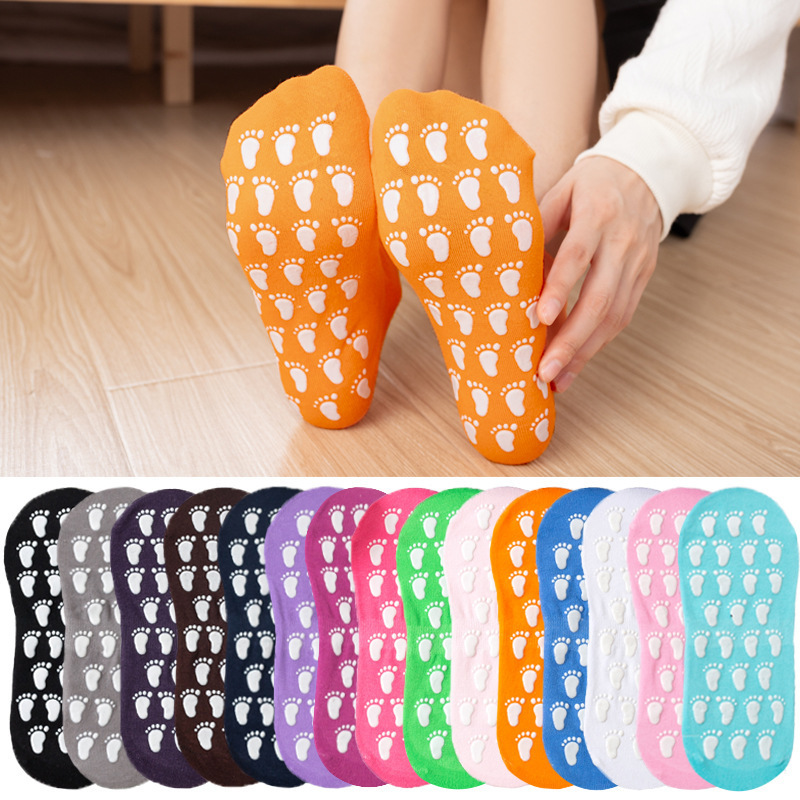 Wholesale Non-Slip Trampoline Park Floor Socks Women Sport Glue Trampoline Socks Soft Sole Silicone Yoga Socks