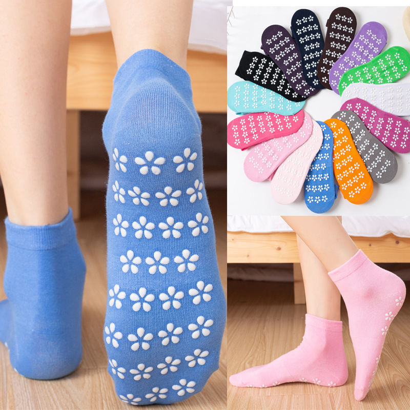 Women Girl Sport Glue Trampoline Socks Soft Sole Silicone Yoga Socks Wholesale Non-Slip Trampoline Park Floor Socks