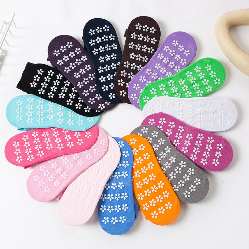 Women Girl Sport Glue Trampoline Socks Soft Sole Silicone Yoga Socks Wholesale Non-Slip Trampoline Park Floor Socks