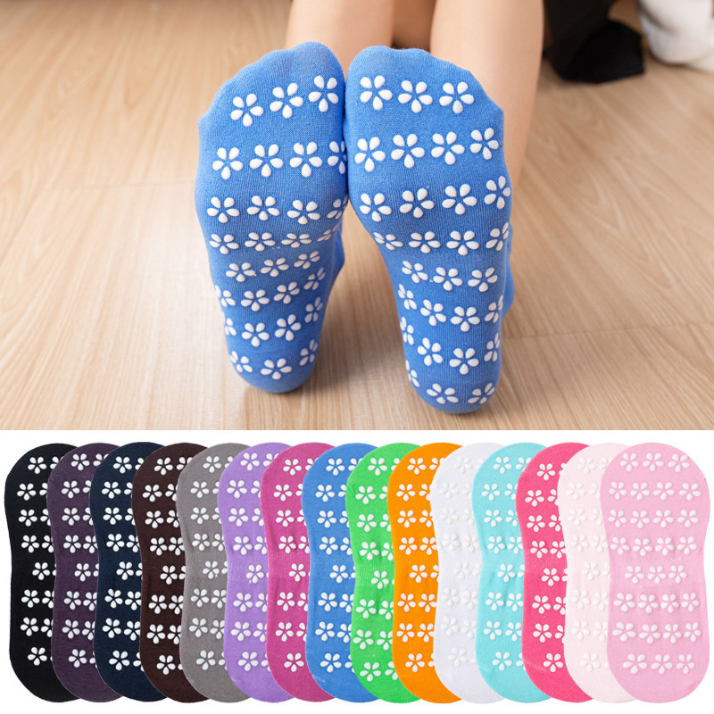 Women Girl Sport Glue Trampoline Socks Soft Sole Silicone Yoga Socks Wholesale Non-Slip Trampoline Park Floor Socks