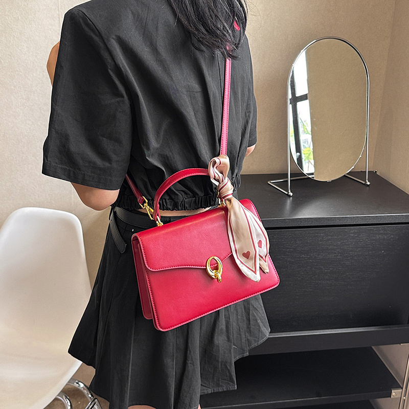 New Factory Wholesale Woman Fashion Cross body Bag Korea Style PU Leather Woman Handbag with Lock Ladies Flap Small Square Bag