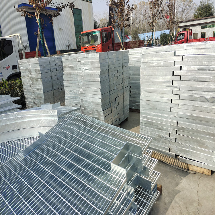 Customized park 30*4 mm hot dip galvanized steel grating special-shaped cut steel grating