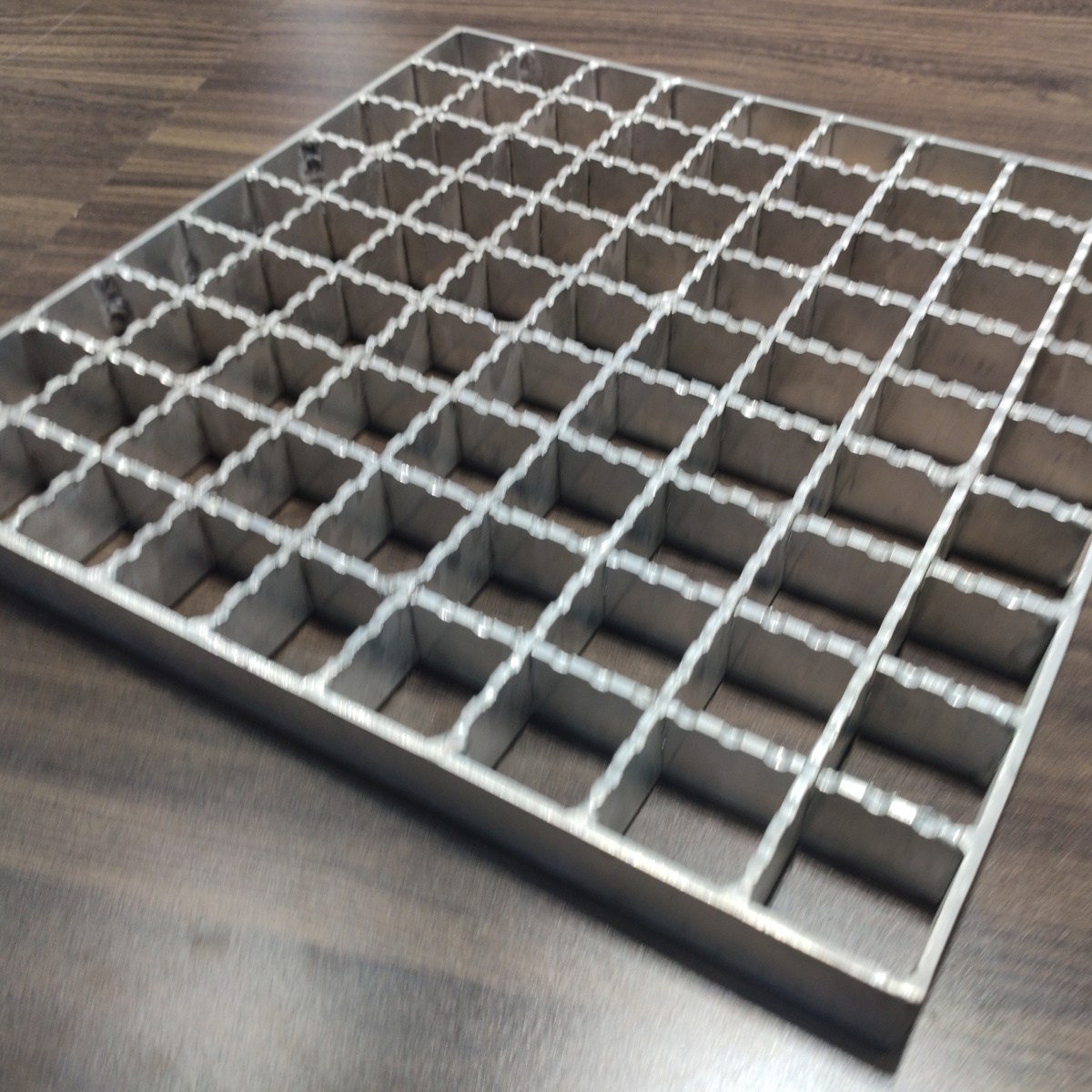 Professional Platform Galvanized Serrated Steel Gratings for structure flooring walkway