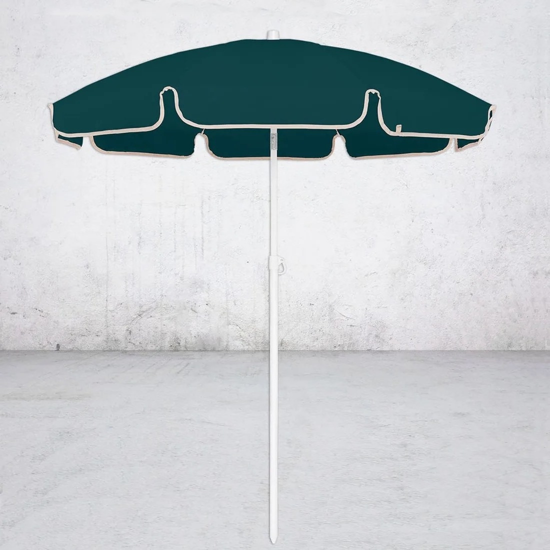 Hot selling vintage outdoor sunshade umbrellas, lightweight and easy to carry beach umbrellas in summer