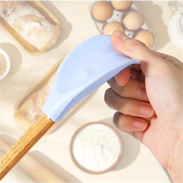 Factory Wholesale Heart Shaped Silicone Spatula With Wooden Handle Mixing Cooking Baking Wooden Valentine's Day Utensil