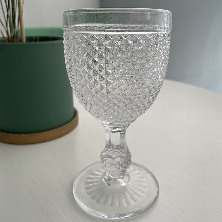 Wholesale Transparent Glassware Embossed Vintage Goblet Wine Glass Vintage Glass Goblets water and juice color glass cup