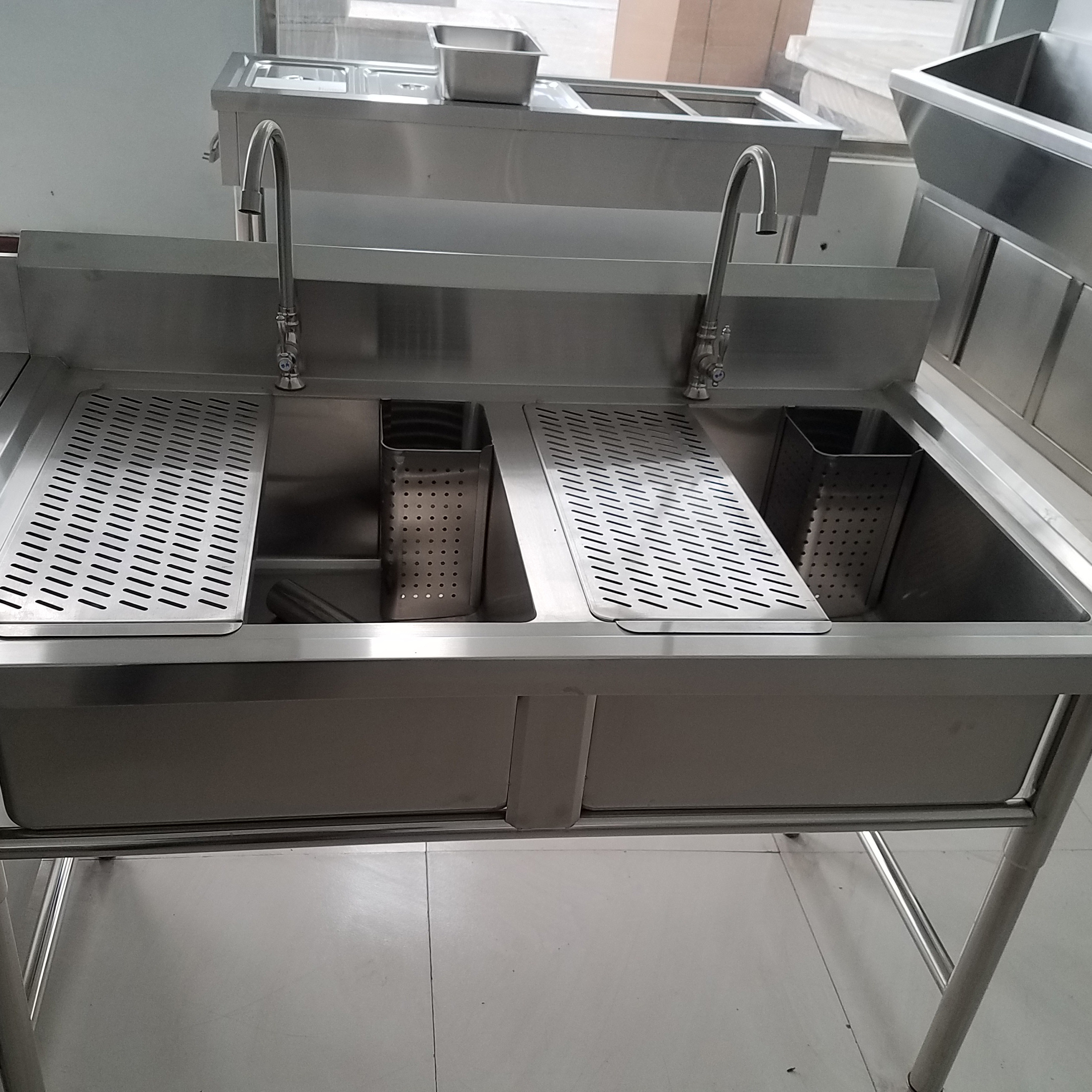 2023 Commercial Restaurant Kitchen Stainless Steel Defrosting Sink 3 Triple Bowl Sink Free Standing