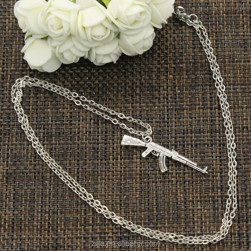 2017 Yiwu hot selling handmade silver plated machine gun ak-47 pendant necklace, custom metal fashion choker necklace