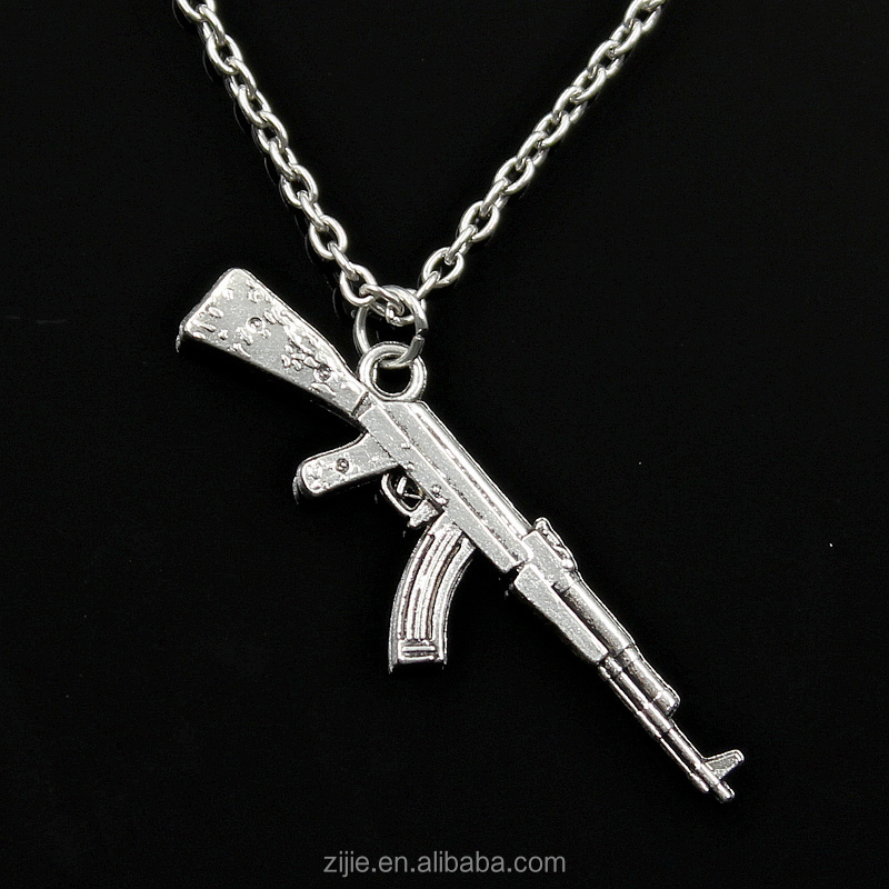 2017 Yiwu hot selling handmade silver plated machine gun ak-47 pendant necklace, custom metal fashion choker necklace