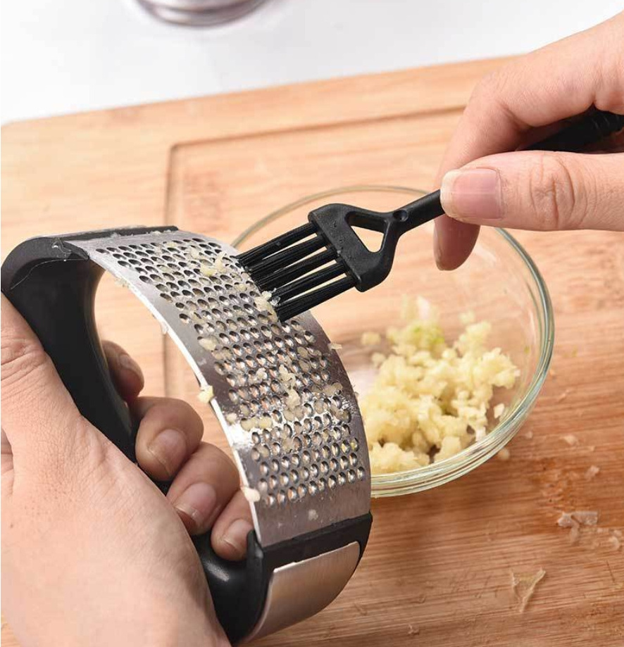 Stainless Steel Garlic Press Rocker With Silicone Garlic Peeler and Cleaning Brush For Kitchen Tools