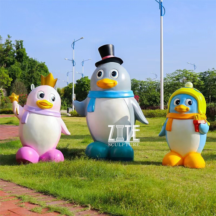 Outdoor Decoration Fiberglass Sculpture Cartoon Penguin Statue