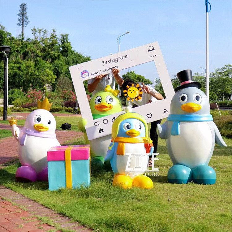 Outdoor Decoration Fiberglass Sculpture Cartoon Penguin Statue